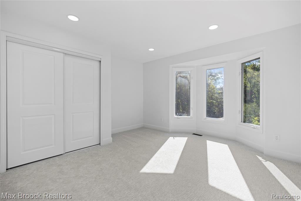 7219 Oakwood Drive, West Bloomfield, MI — Photo 55
