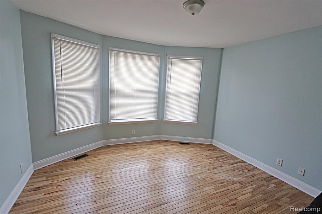 802 E 11 MILE Road, Royal Oak, MI 48067 — Photo 5