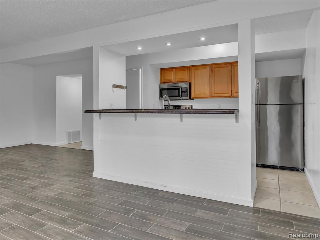2401 PACKARD Street, 31D, Ann Arbor, MI 48104 — Photo 9