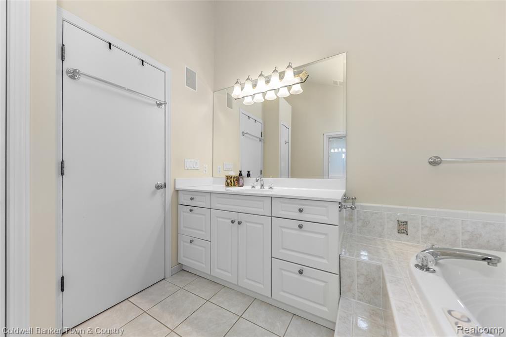 11535 Lancelot Lane, Pinckney, MI 48169 — Photo 50