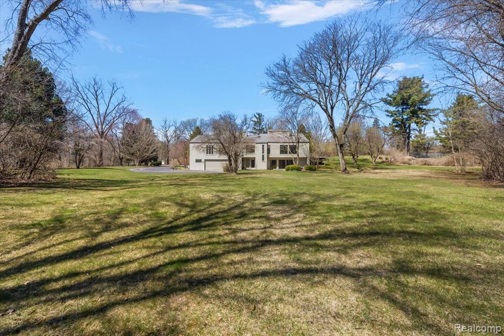 6145 BLUE BEECH Road, Rochester Hills, MI 48306 — Photo 2