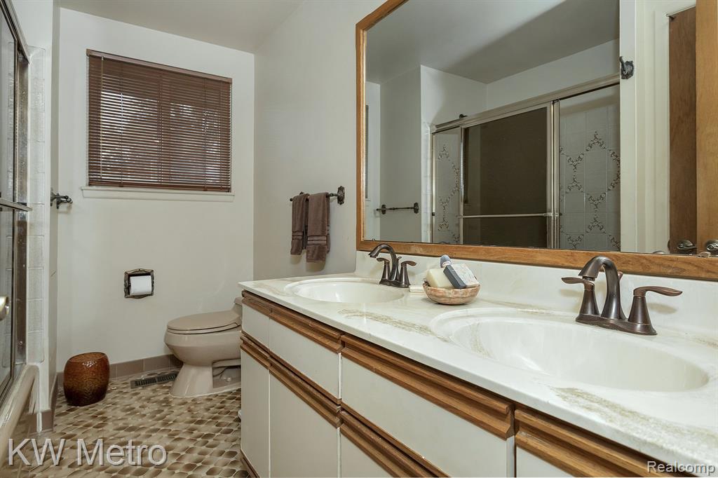 431 KINROSS Avenue, Clawson, MI — Photo 19