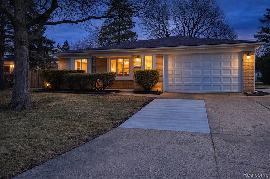 39284 Sunderland Drive, Clinton Twp, MI 48038