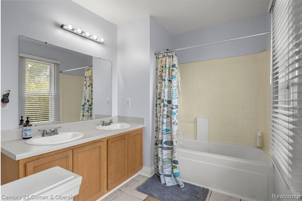 8611 BARRINGTON Drive, Ypsilanti, MI 48198 — Photo 25