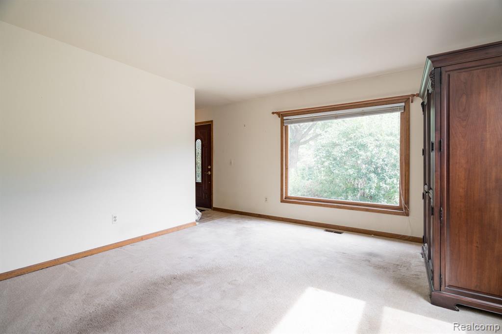 906 Dahlia Lane, Rochester Hills, MI 48307 — Photo 7