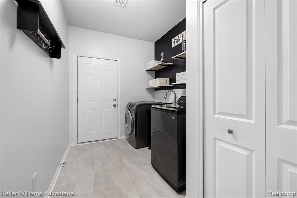 4240 Hampton Ridge Boulevard, Howell, MI 48843 — Photo 10