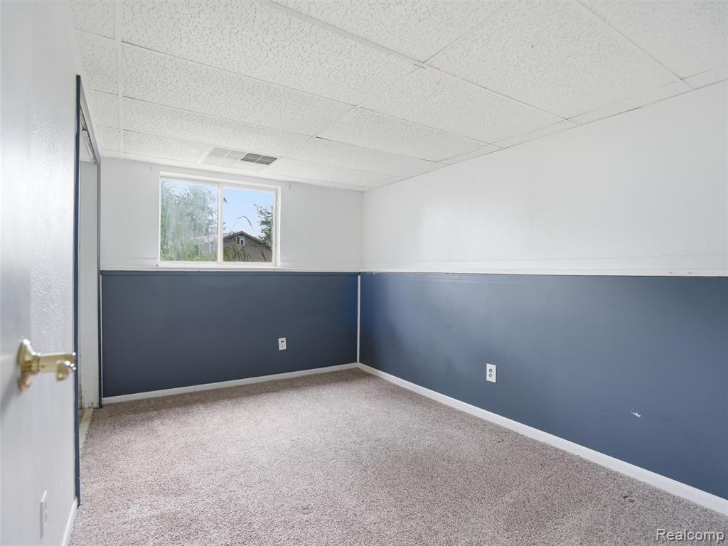2439 N Long Lake Road, Fenton, MI 48430 — Photo 17