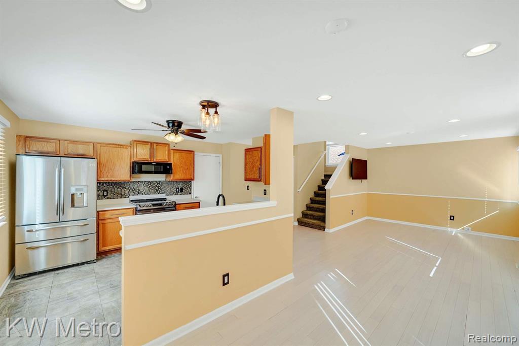 8590 BARRINGTON Drive, Ypsilanti, MI 48198 — Photo 23