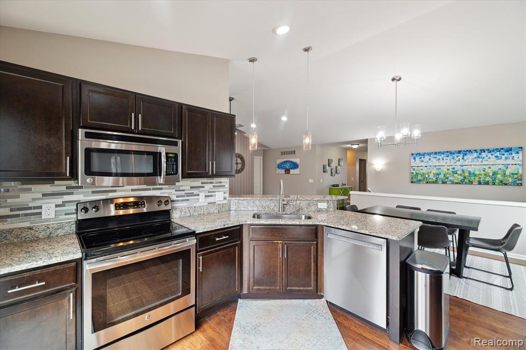 1115 PADDOCK Drive, South Lyon, MI 48178 — Photo 24