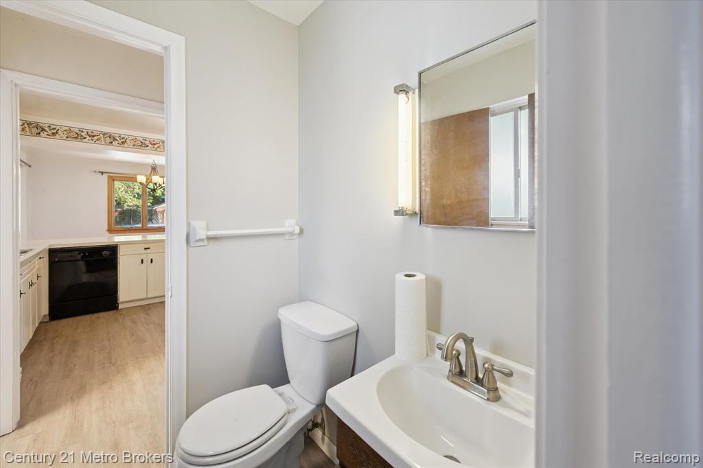 4460 Torrey Road, Flint, MI 48507 — Photo 21