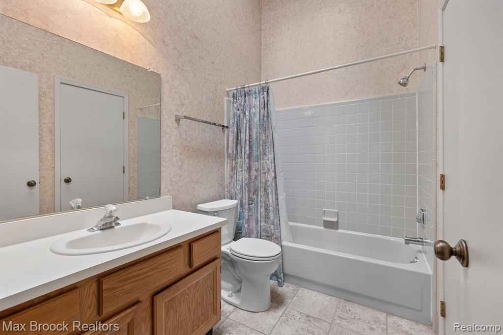 42255 OLD POND Circle, Plymouth, MI 48170 — Photo 11