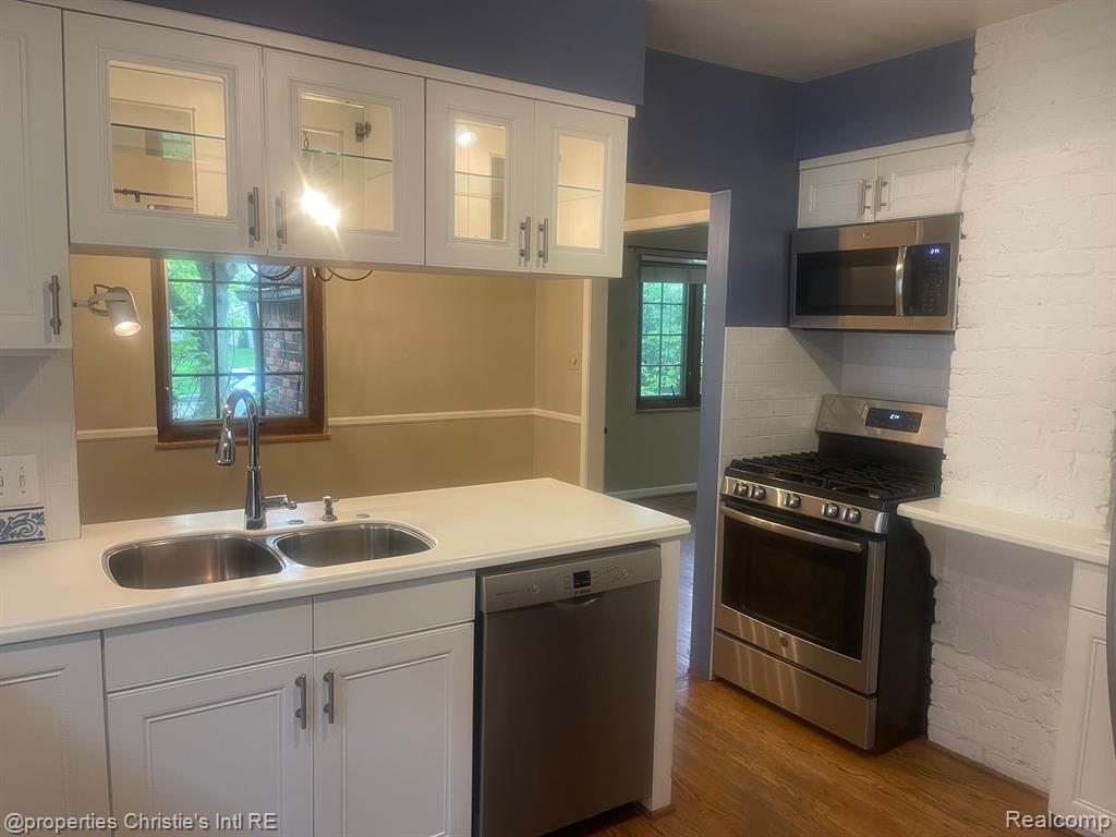 532 SAINT CLAIR Street, Grosse Pointe, MI 48230 — Photo 9