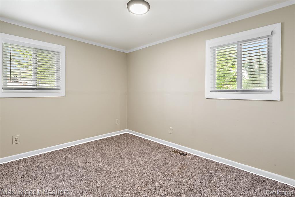 41 E Madge Avenue, Hazel Park, MI 48030 — Photo 12