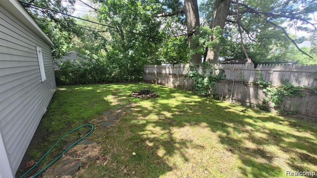 606 E MILTON Avenue, Hazel Park, MI 48030 — Photo 13