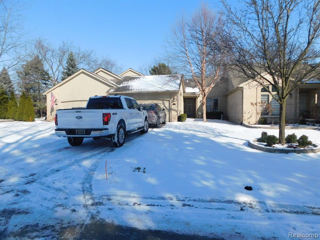 43175 W KIRKWOOD Drive, Clinton Twp, MI 48038 — front exterior