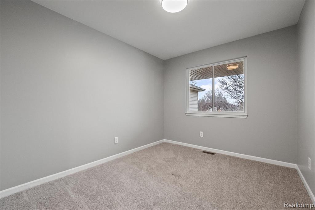 920 W Davison Lake Road, Oxford, MI 48371 — Photo 17