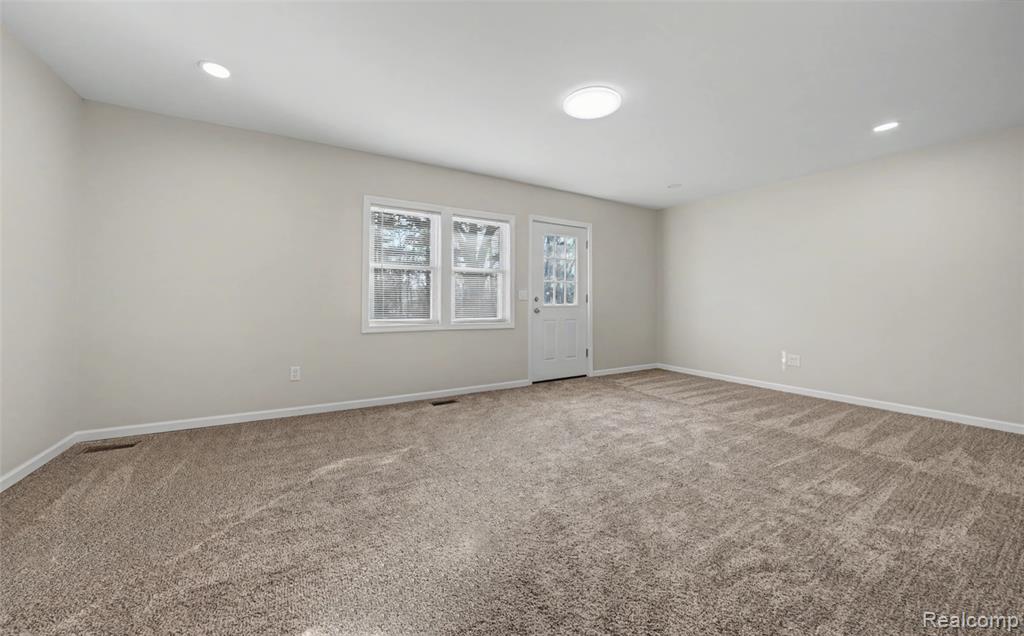 15087 N Holly, Holly, MI 48442 — Photo 11