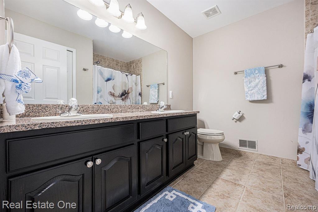 562 SPRINGVIEW Drive, Rochester, MI 48307 — Photo 24