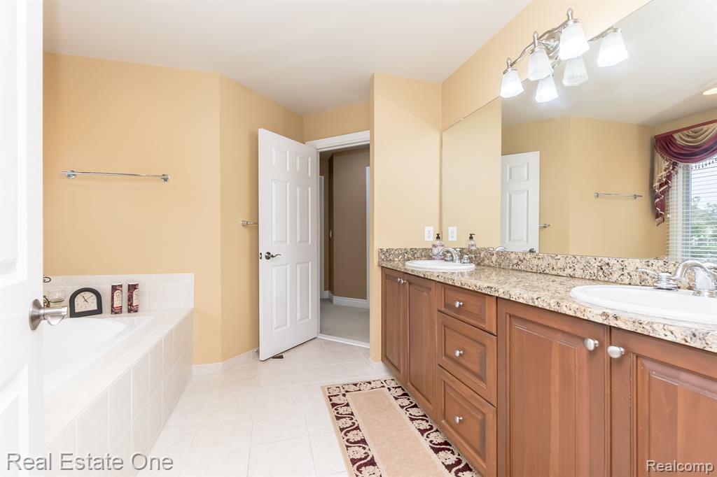 18090 Peninsula Way, Northville, MI 48168 — Photo 59