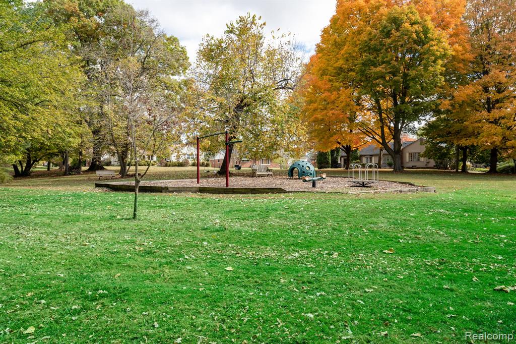 758 Lake Forest Road, Rochester Hills, MI 48309 — Photo 18