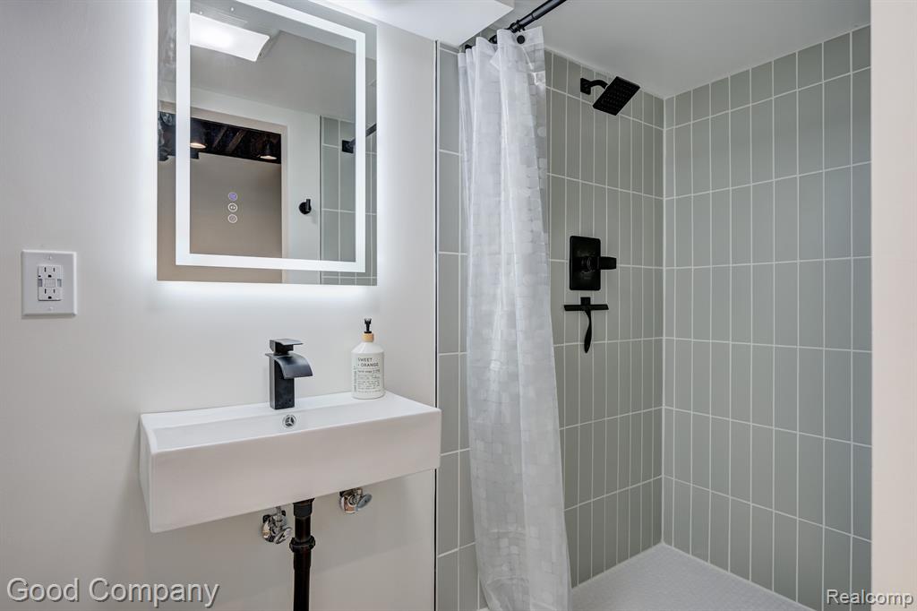809 MEADOWDALE Street, Ferndale, MI 48220 — Photo 42