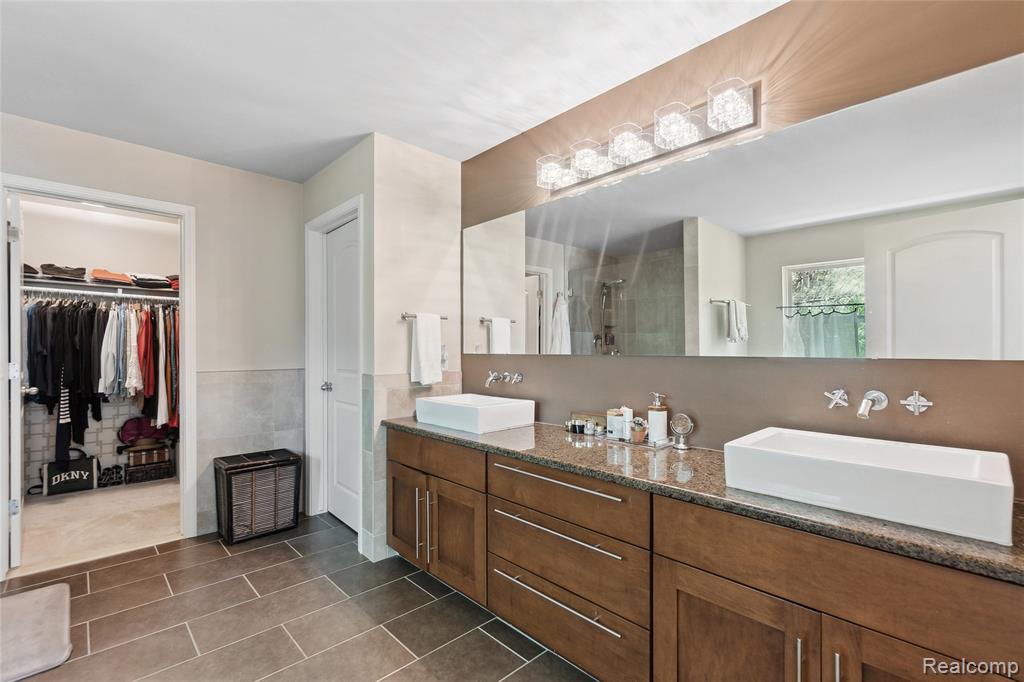 418 Greenan Lane, Lake Orion, MI 48362 — Photo 27