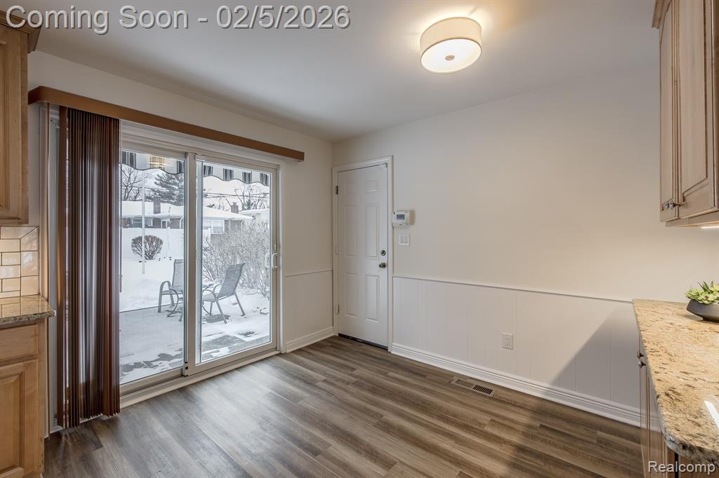 21123 Laurelwood Street, Farmington, MI 48336 — Photo 13