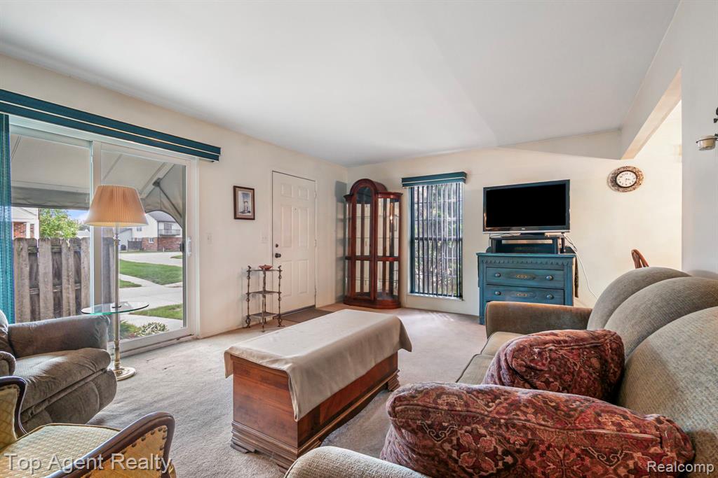24755 Meadow Lane, Harrison Township, MI — Photo 9