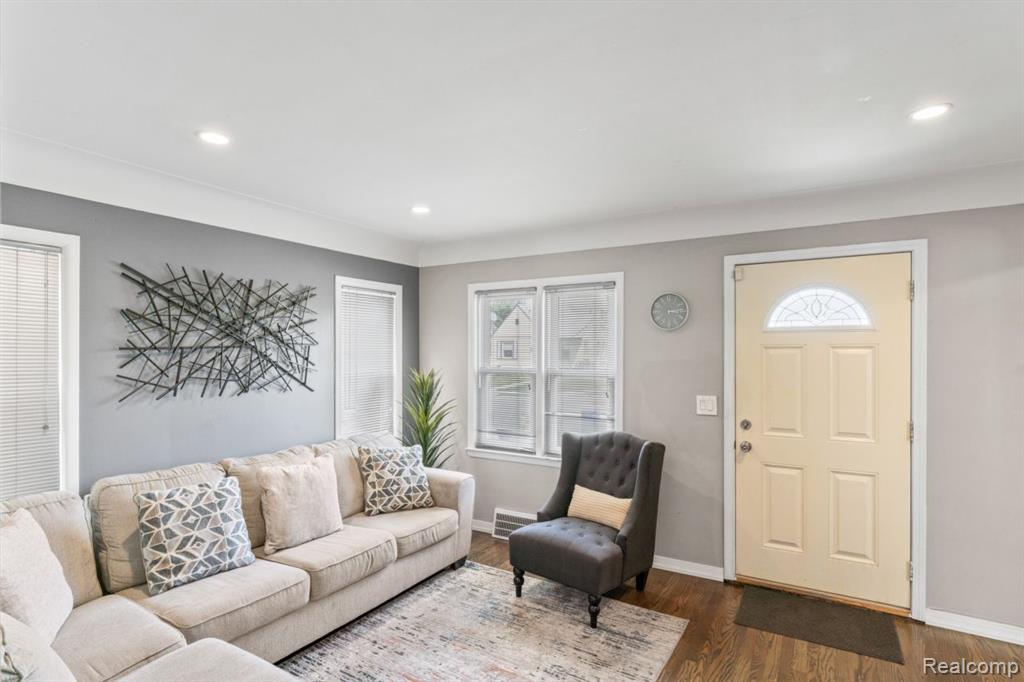 5125 CURTIS Street, Dearborn, MI 48126 — Photo 4
