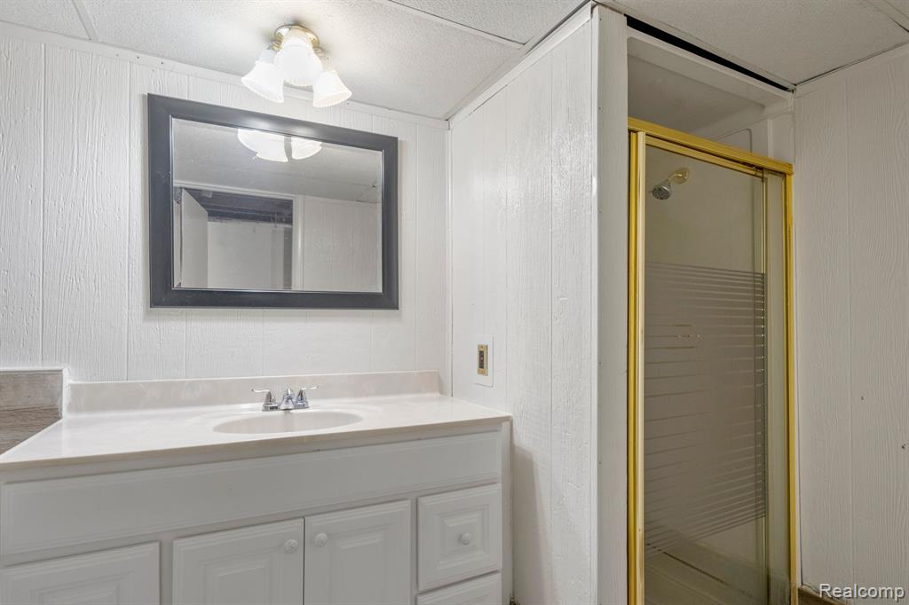 6483 N SILVERY Lane, Dearborn Heights, MI 48127 — Photo 26