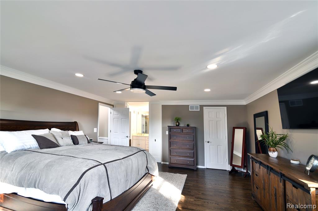 9693 BURNING TREE Drive, Grand Blanc, MI 48439 — Photo 25