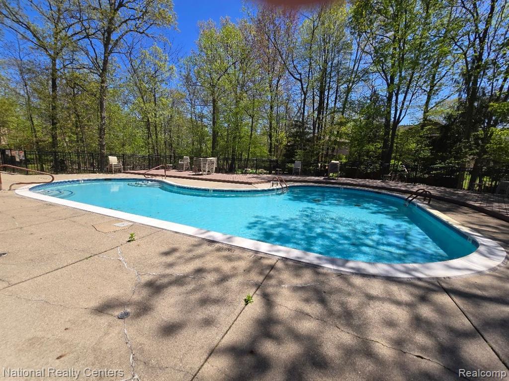 6400 PINECREST, West Bloomfield, MI — Photo 42