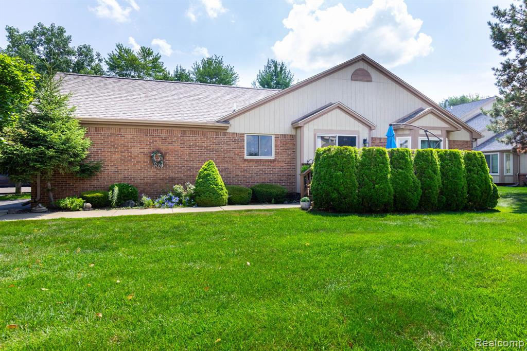 46910 Country Lane, 12, Macomb, MI 48044 — front exterior