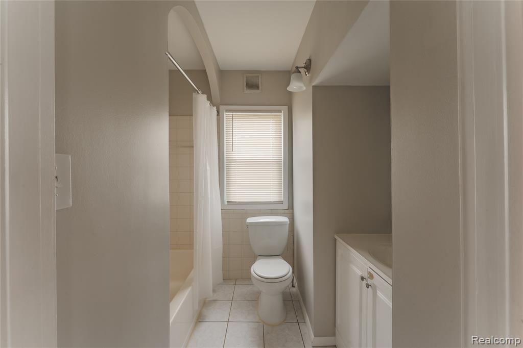 15765 Nicolai Avenue, Eastpointe, MI 48021 — Photo 14