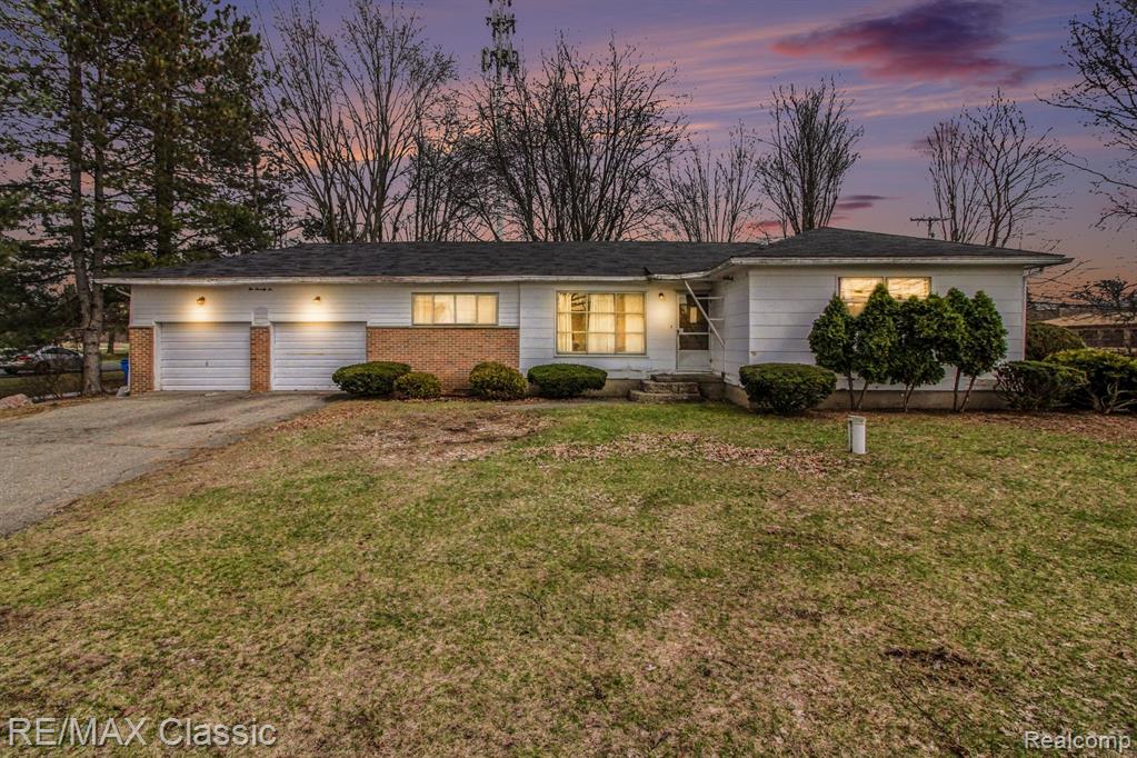 1076 Benstein Road, Commerce Twp, MI 48390 — Photo 2