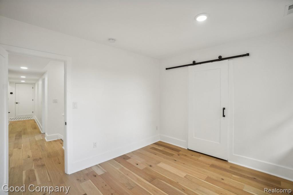 1645 CADILLAC Boulevard, Detroit, MI 48214 — Photo 22