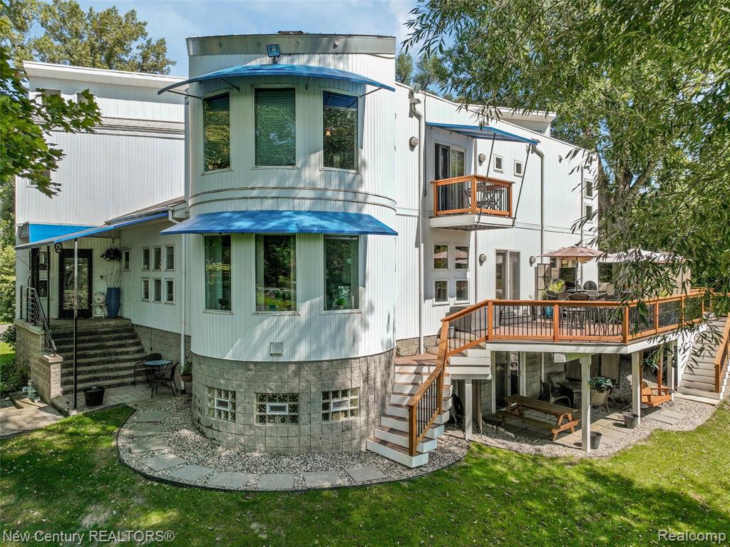 275 Angola Street, Wolverine Lake, MI 48390 — Photo 57