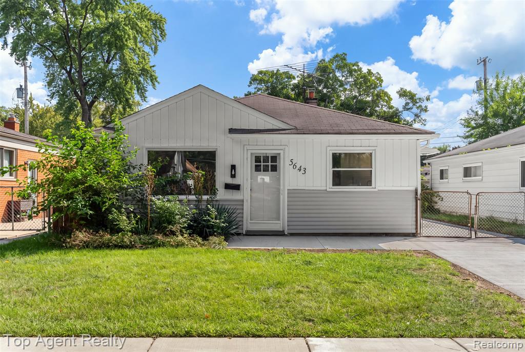 5643 Clippert Street, Dearborn Heights, MI 48125