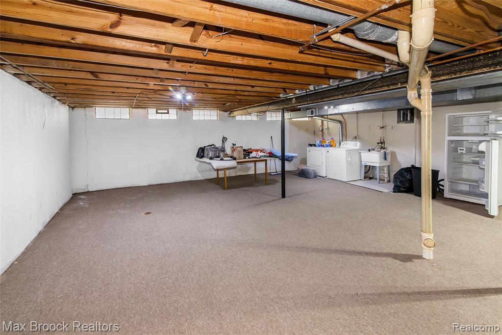 5484 Kingsfield Drive, West Bloomfield, MI — Photo 37