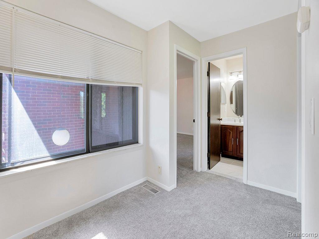 3092 LINDENWOOD Drive, Dearborn, MI 48120 — Photo 16