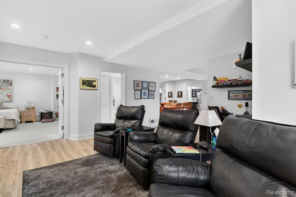 43100 12 Oaks Crescent Drive, 2033, Novi, MI 48377 — Photo 36