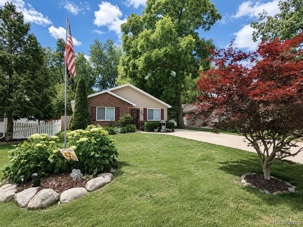 4097 Chenlot Lane, Waterford, MI 48328 — Photo 2