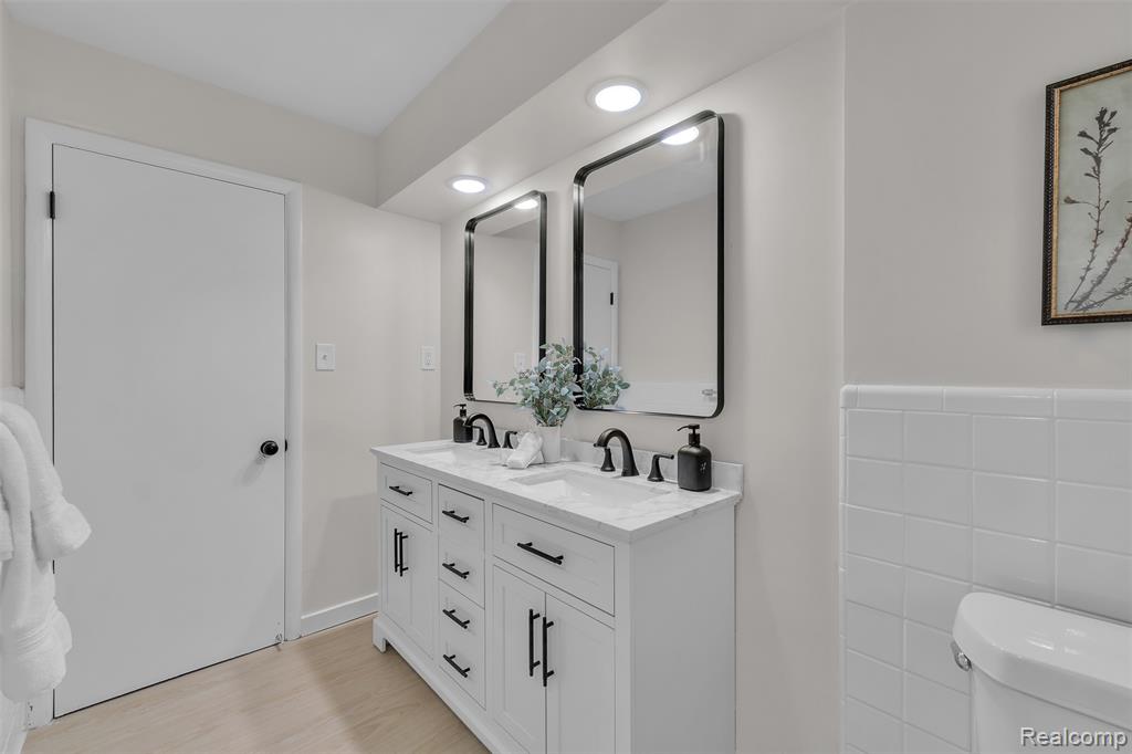28720 Eldorado Pl, Lathrup Village, MI 48076 — Photo 33