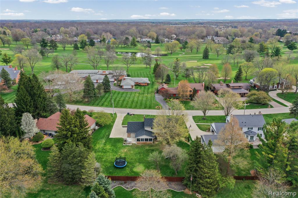 9332 Oakmont Drive, Grand Blanc, MI 48439 — Photo 4