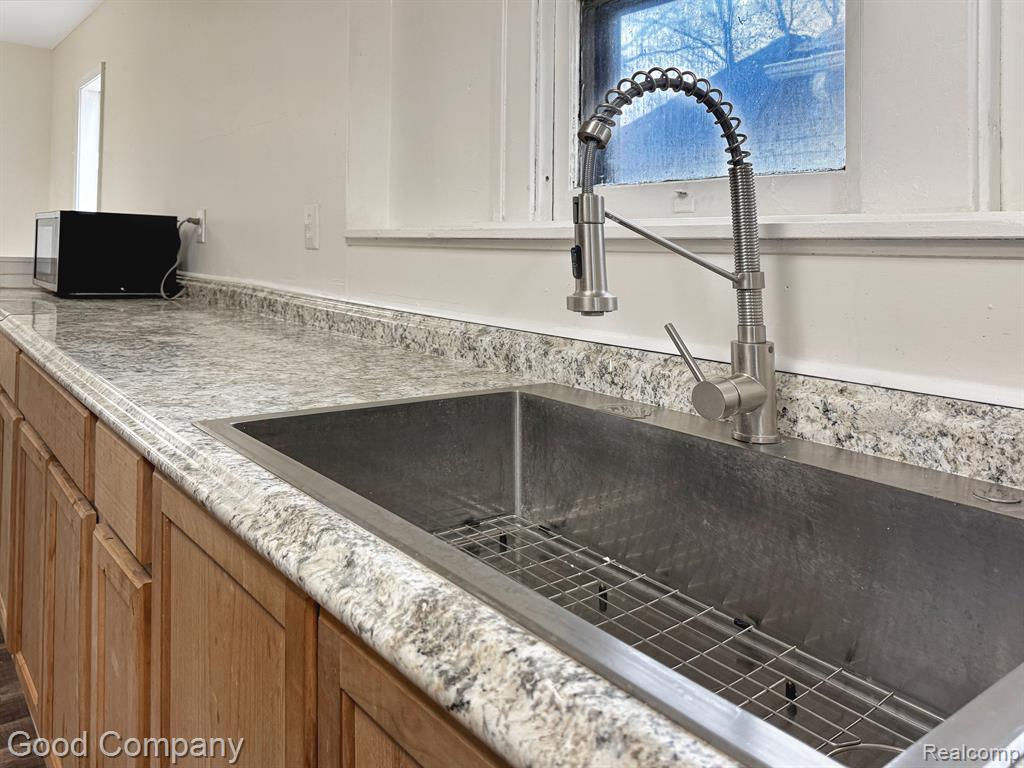 81 S TASMANIA Street, Pontiac, MI 48342 — Photo 16