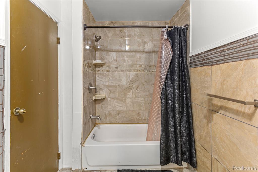 4500 Katherine Street, Dearborn Heights, MI 48125 — Photo 16