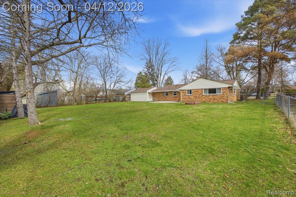 2455 Ivanhoe Drive, West Bloomfield, MI 48324 — Photo 37