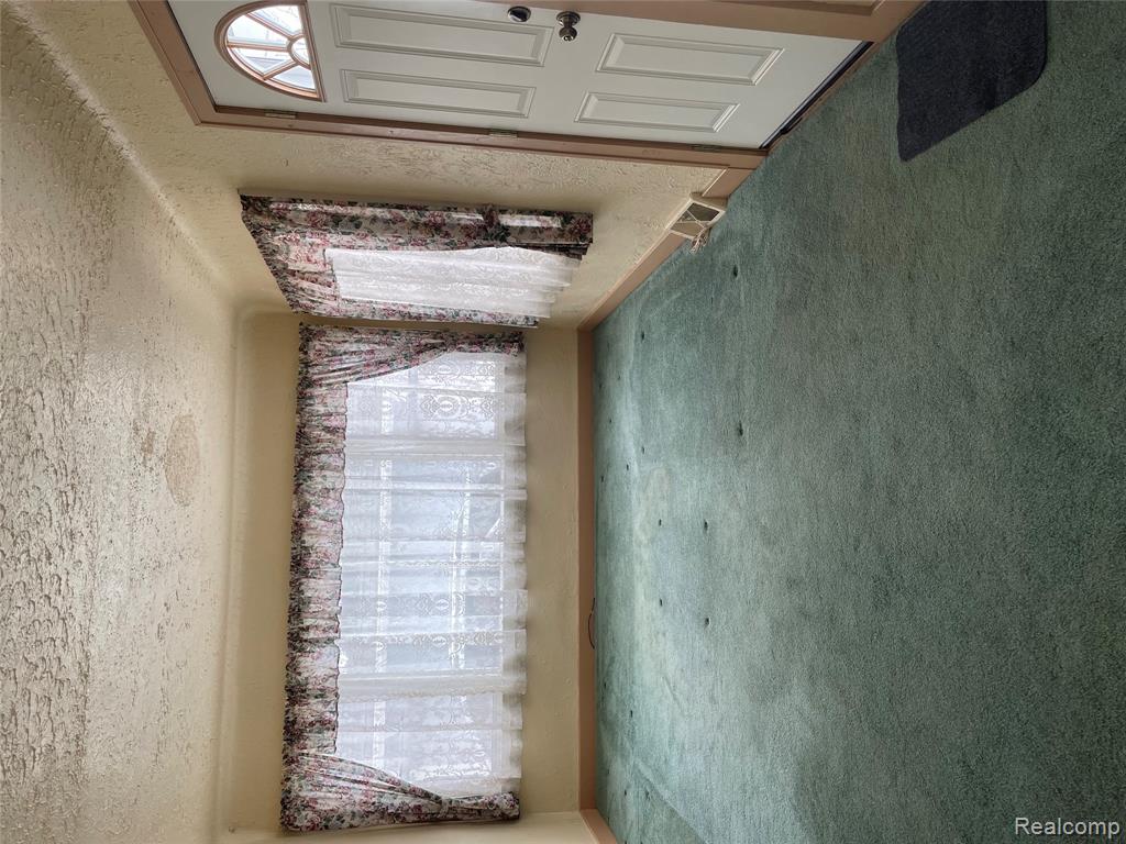 4266 Linda Court, Waterford, MI 48329 — Photo 9