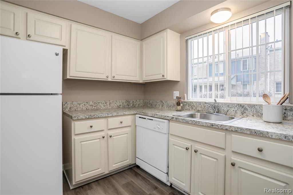 930 broadacre, Clawson, MI — Photo 4