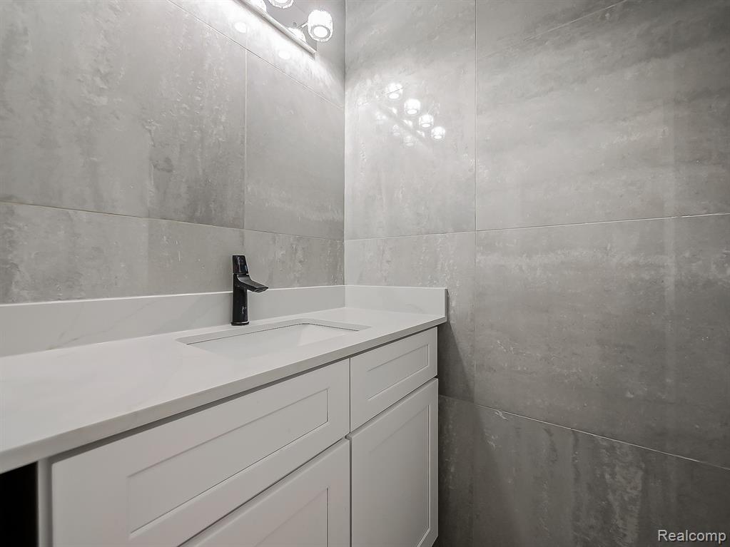 1730 E Woodruff Avenue, Hazel Park, MI 48030 — Photo 20